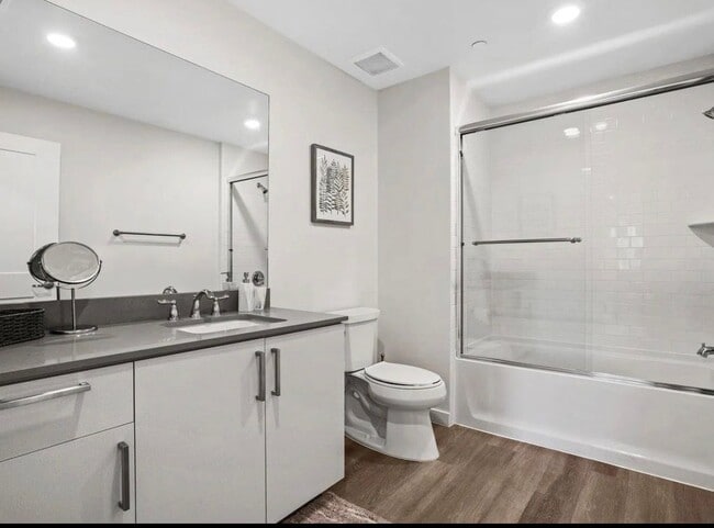 Photo - 4725 Radford Ave Unidad ph1