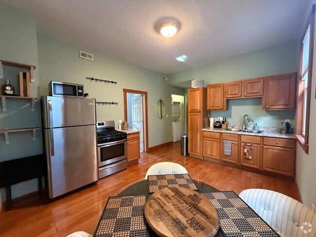 Building Photo - 1916 N Rockwell St Unit 2 Rental