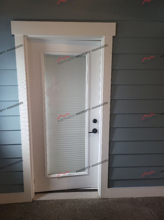 Photo - STATUS: AVAILABLE | R55 | $2495