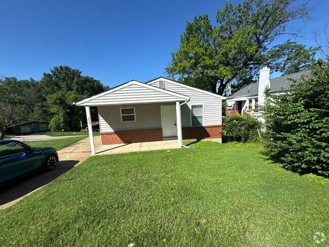 Building Photo - Beautifully updated corner home!