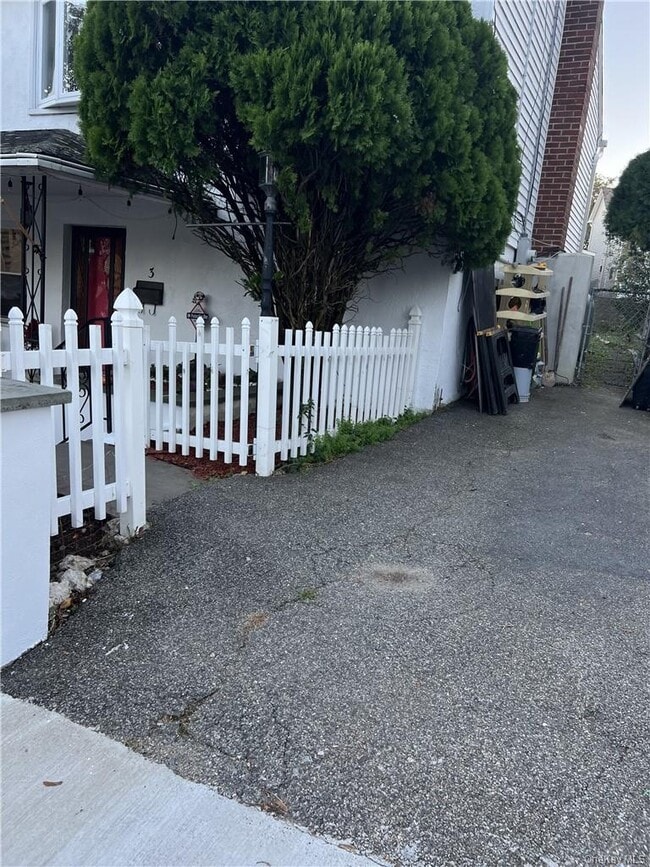 Photo - 3 Muller Ave