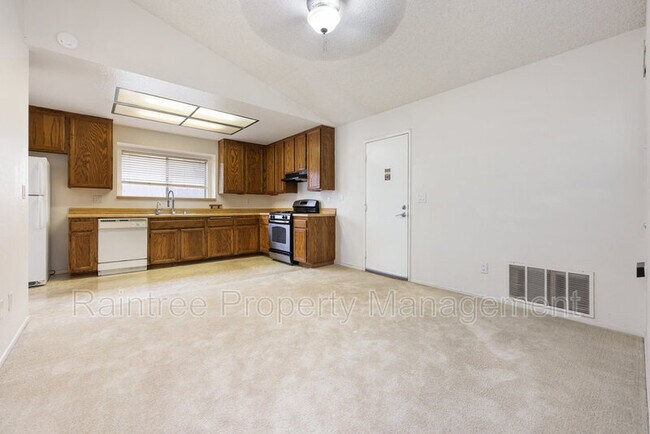 Photo - 732 Butterfield Rd