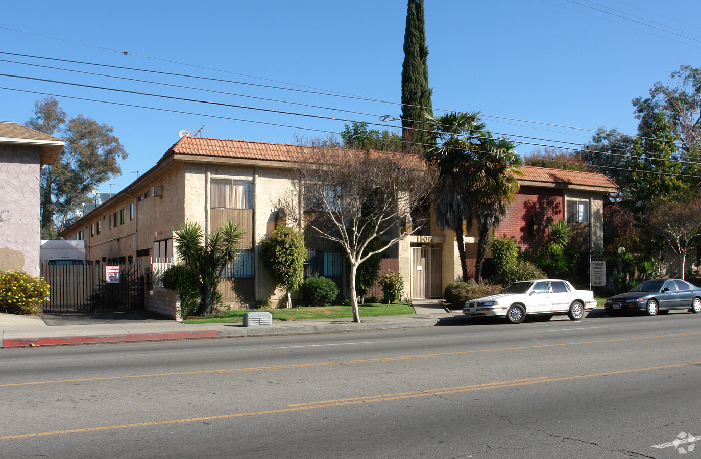Photo - 15011 Vanowen St Apartments