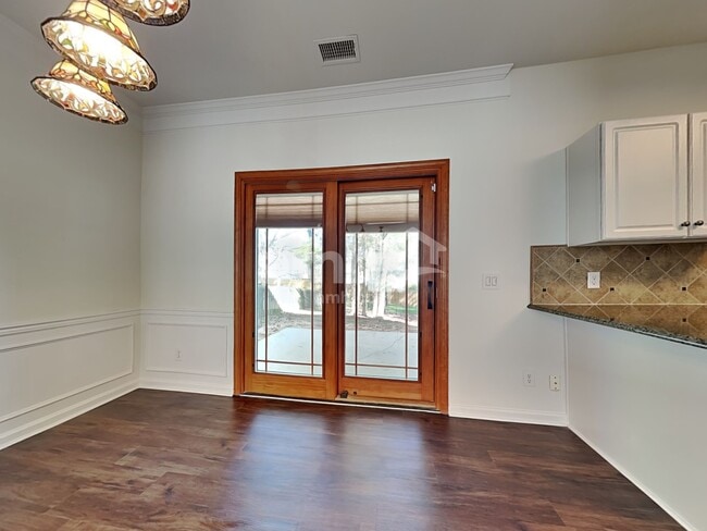 Photo - 6325 Elderslie Dr