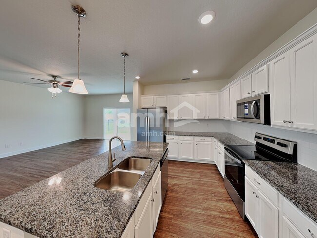 Photo - 378 Sandstone Dr