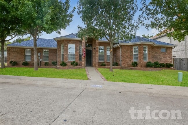 Building Photo - 1202 Mission St