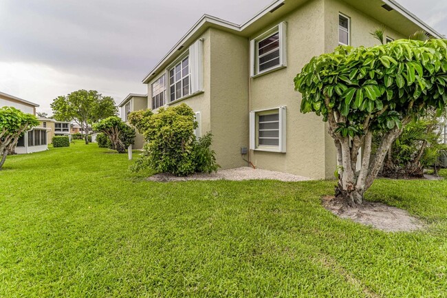 2460 Juniper Dr Unit 201