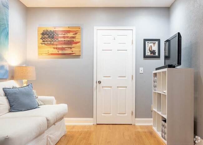 Building Photo - 800 8th St N Unit 2 mo rental One Bedroom