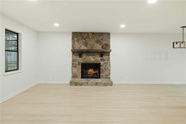 Photo - 1487 Springwood Dr SE