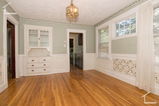 Photo - No Brokers Fee, No Security Deposit, Pets Friendly, Eat-in Kitchen DEck, Parking for Rent