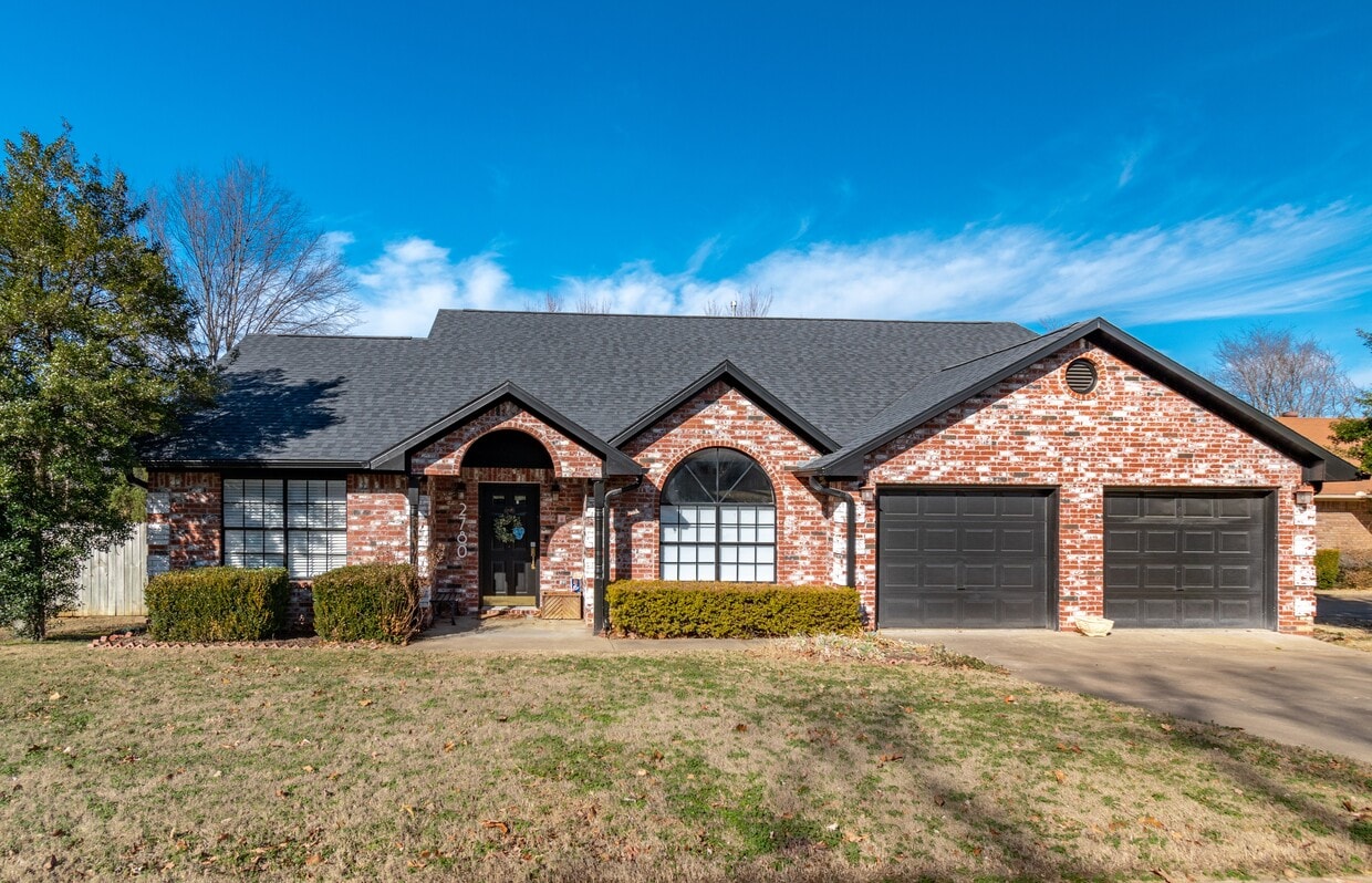 Welcome to Hardy Lane! - 2780 E Hardy Ln (Fayetteville, AR)