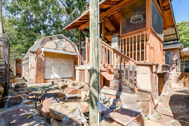 Building Photo - 6625 Underhill St