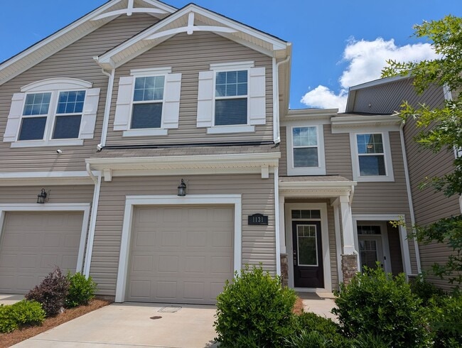 Elegant, Move In ready townhome located in... - Elegant, Move In ready townhome located in...