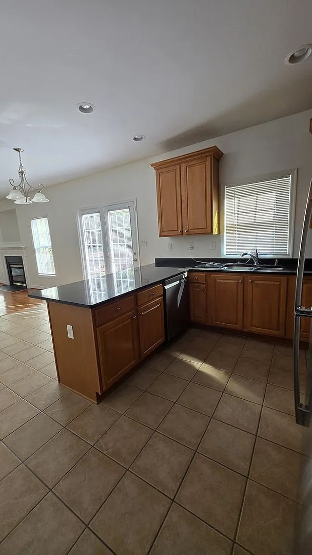 Photo - 5591 Scotsview Dr