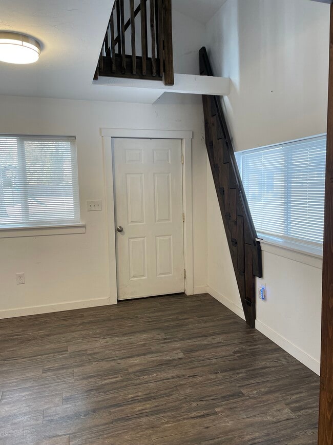 Photo - 209 W Barnes Rd Unit MIL Suite Loft Paid Utili