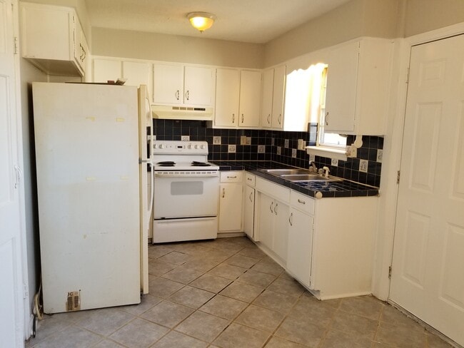 Photo - 2 bedroom, 1 bathroom town house located in the heart of Fern Creek