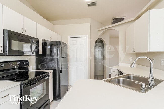 Photo - 300 SE 16th St