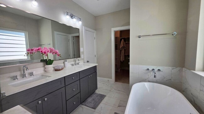 Photo - 8326 Curry Rd Unit ID1227052P