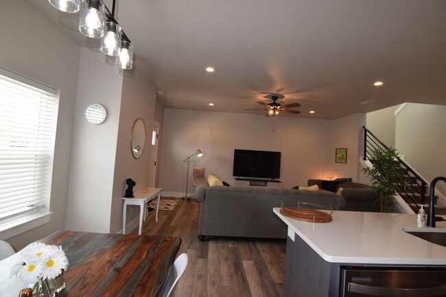 Photo - 2929 Sunburst Dr