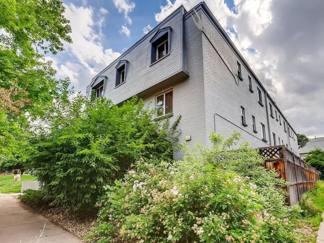 Photo - 1419 Detroit St