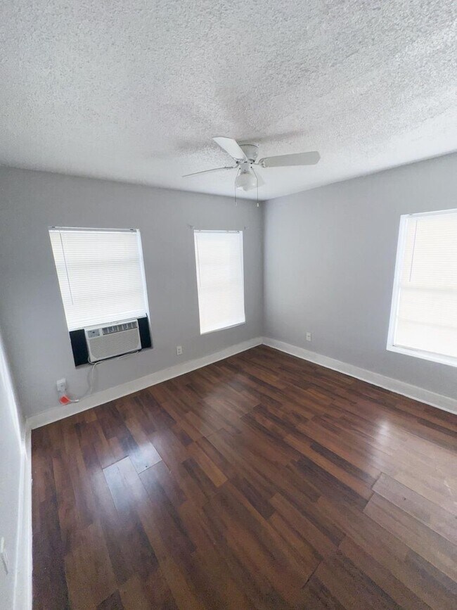 Photo - 2711 Avenue K