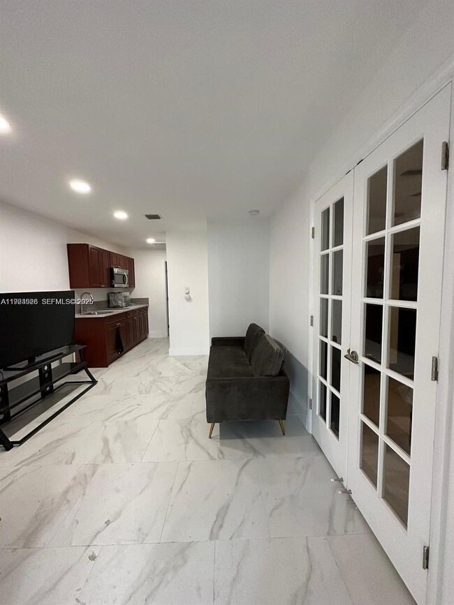 Photo - 2320 SW 44th St Unit B