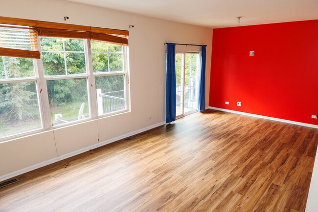 Photo - 516 Grosvenor Ln