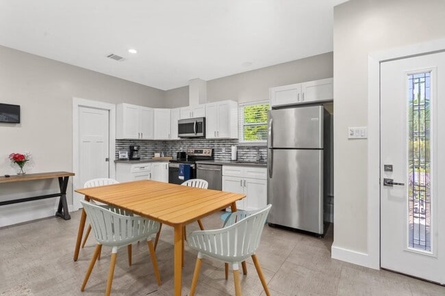 Photo - 7101 Foster St