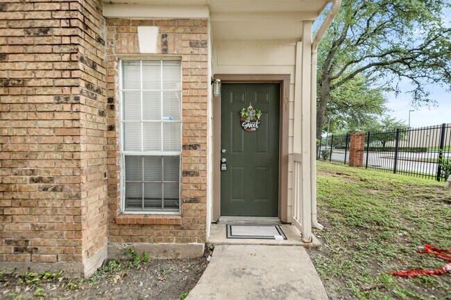 Building Photo - 2626 Holly Hall St Unit 101 Rental