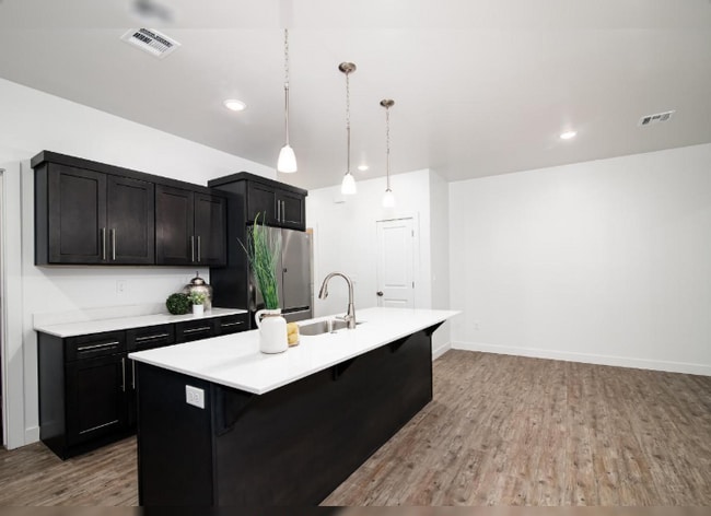 Photo - 1055 W Province Way