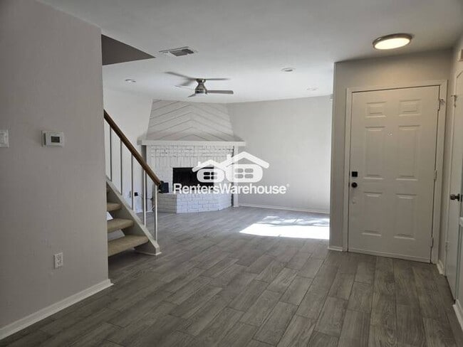 Photo - FOR RENT - MOVE IN READY - 2  BEDS 1.5 BAT...