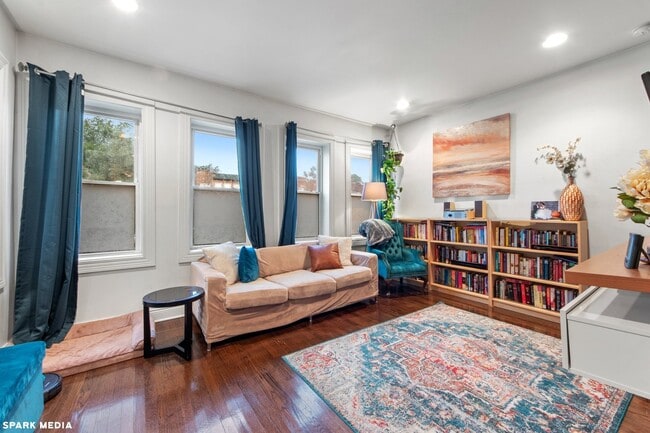 Photo - 1621 N McVicker Ave Unit 2