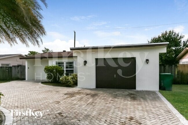 Building Photo - 7730 NW 39th St Rental