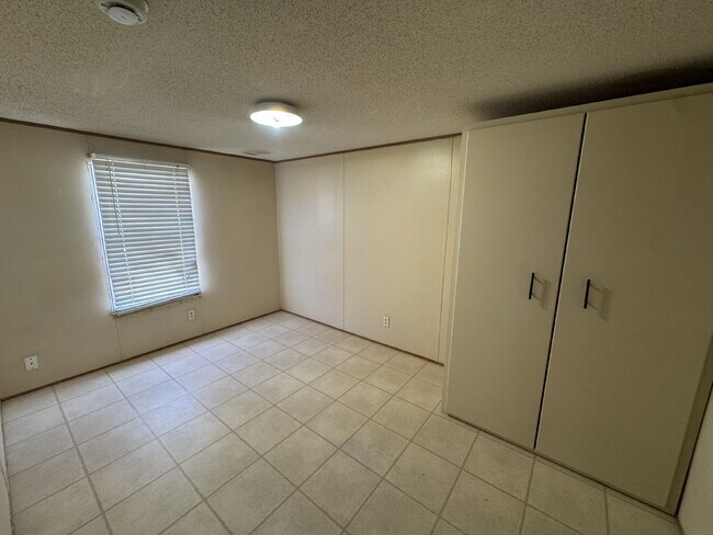 Photo - Charming 3-Bed Retreat in Shallowater with Cozy 840 Sq Ft Living Space! Unit 20