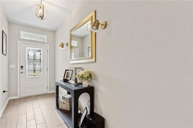 Photo - 300 Chinquapin Dr