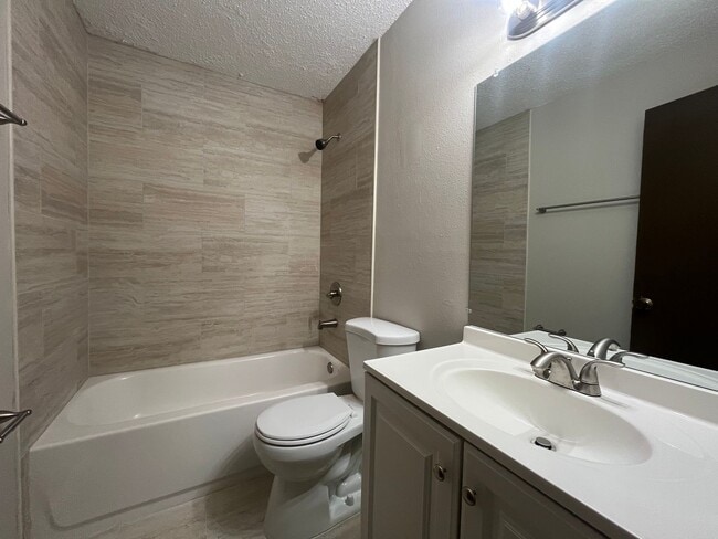 Photo - 2 bed/2 bath in Lakeland!
