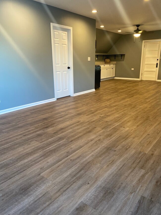 Open loft space - 10422 S Avenue L Unit Upper