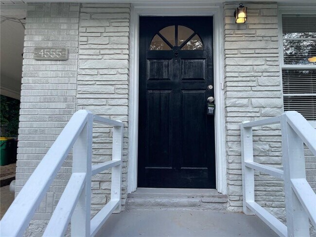 Photo - 4555 Hillpine Rd