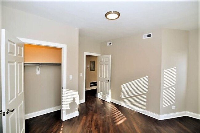 Photo - 2230 N Sawyer Ave Unidad G