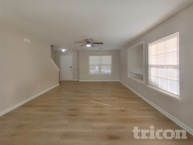 Photo - 258 Drooping Leaf Ln