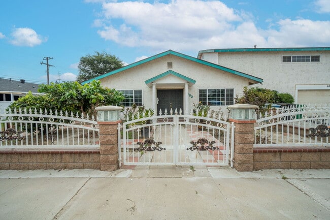Building Photo - 6380 Klamath Dr Rental