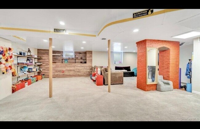 Photo - 143 Hallock St