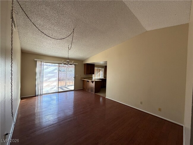 Photo - 1560 Elaine Dr