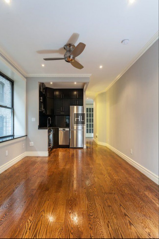 Photo - W 12TH ST. Unidad 2F