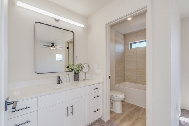 3BR, 2.5BA - 1,543SF - Primary Bathroom