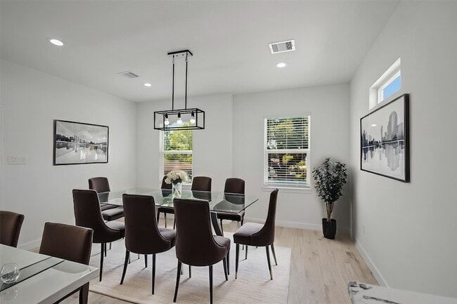 Photo - 1078 St Clair St Unidad B