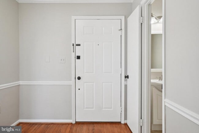 Photo - 10228 Roberts Common Ln