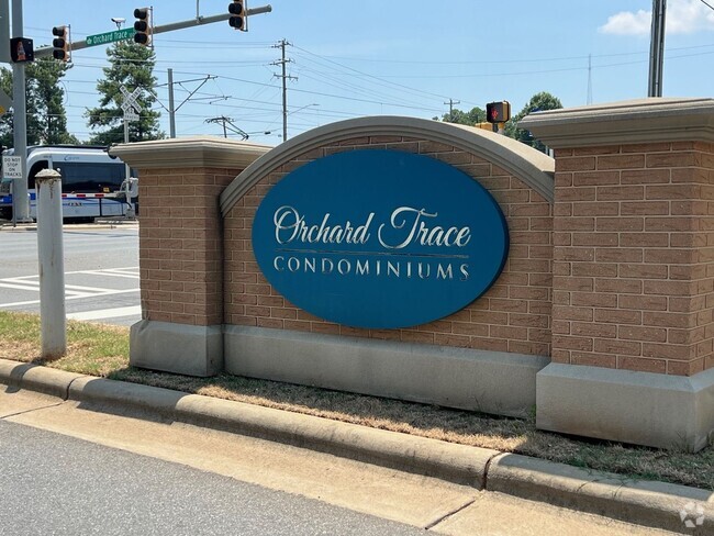 Building Photo - Best Location In Charlotte Unit #7 Rental