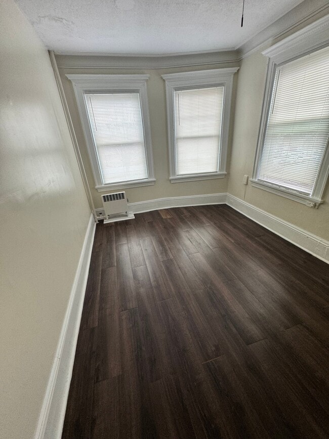 Photo - 119-10 Farmers Blvd