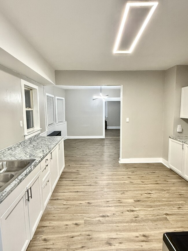 Building Photo - 2007 S 8th St